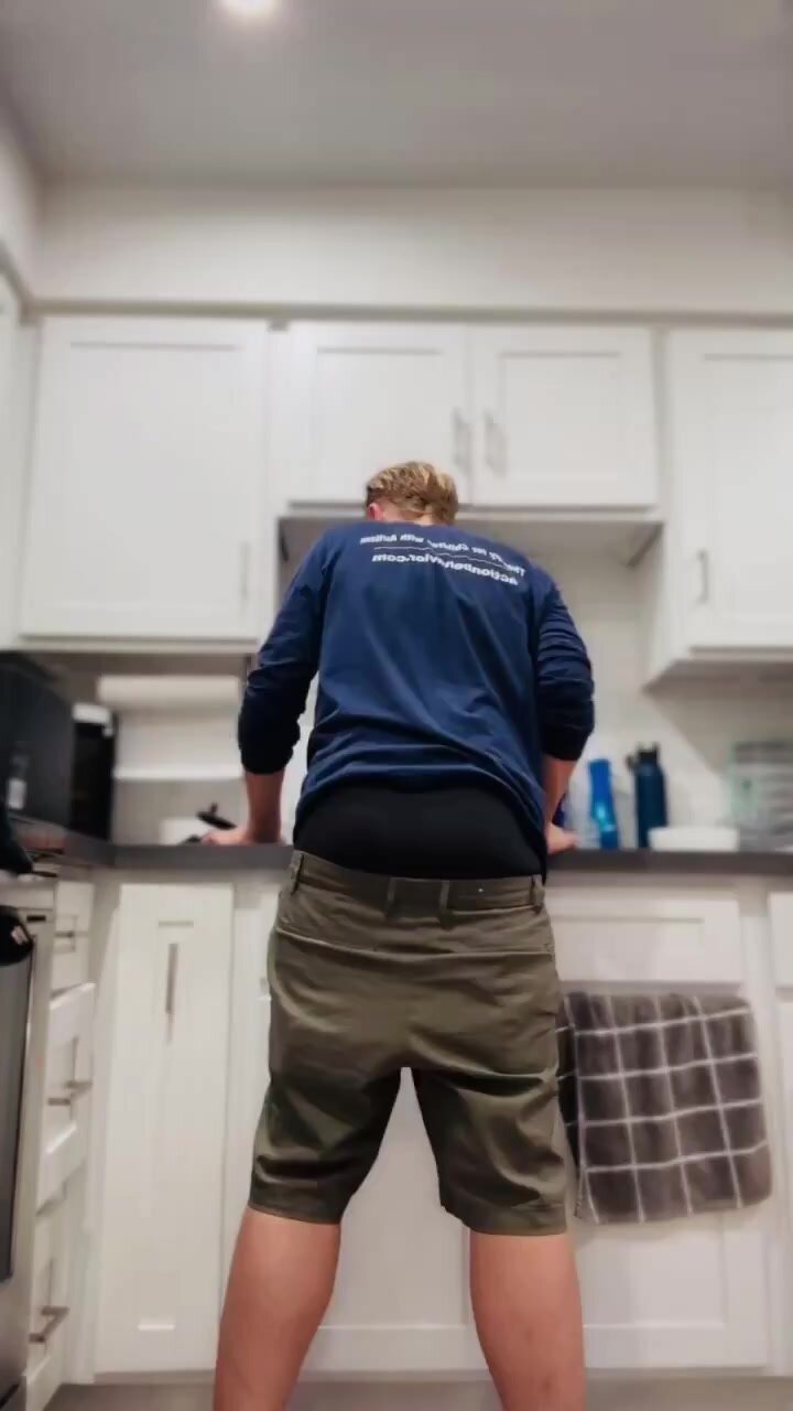 fart in the kitchen