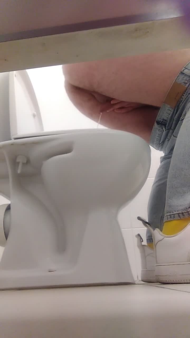 Toilet shitting spy