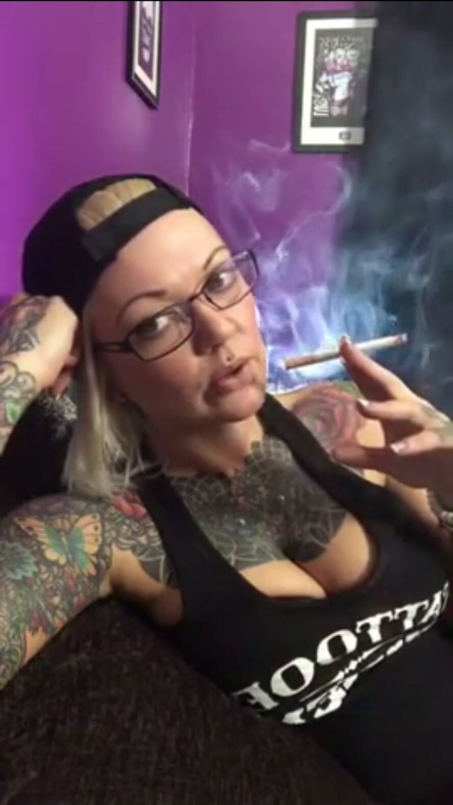 Sexy smoking Vixen