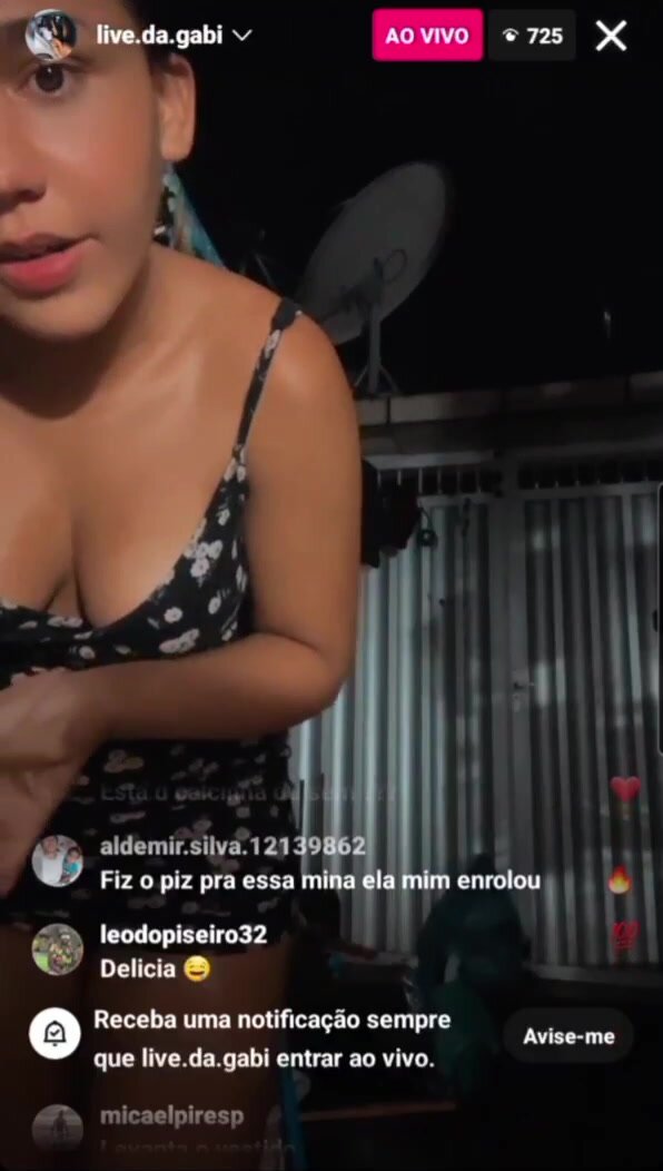 Sexy Latina on live