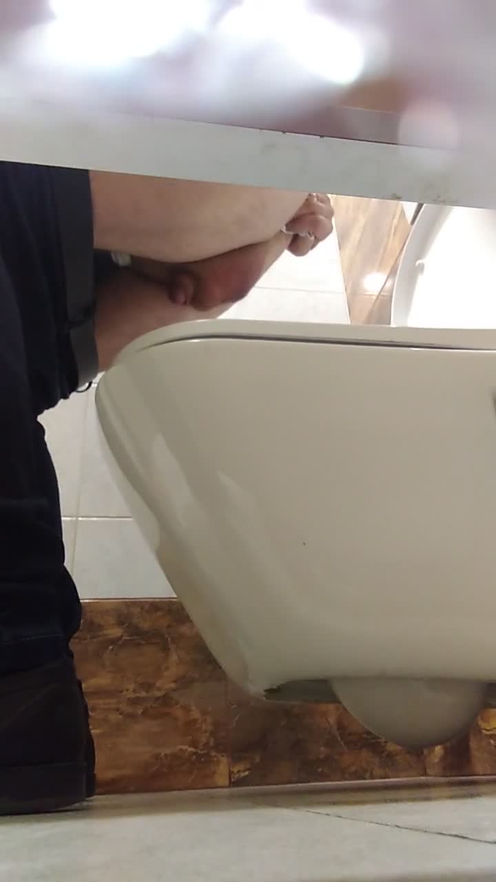 Toilet spy - video 140