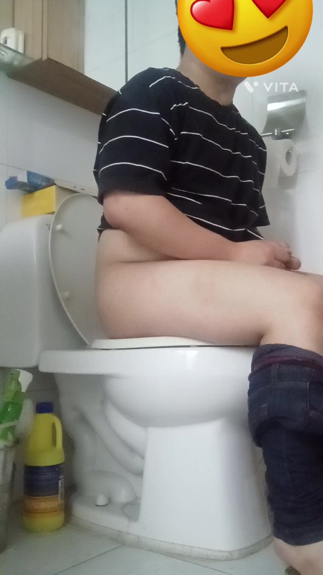 My morning poop - video 6