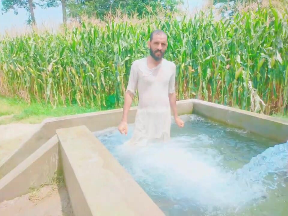 Desi villager in tubewell