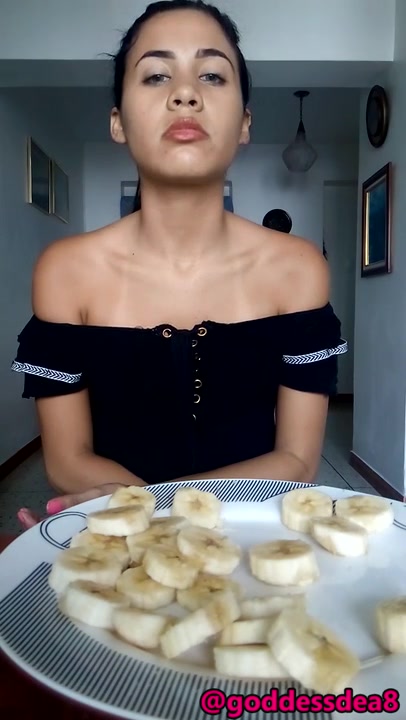 swallowing large piece of banana