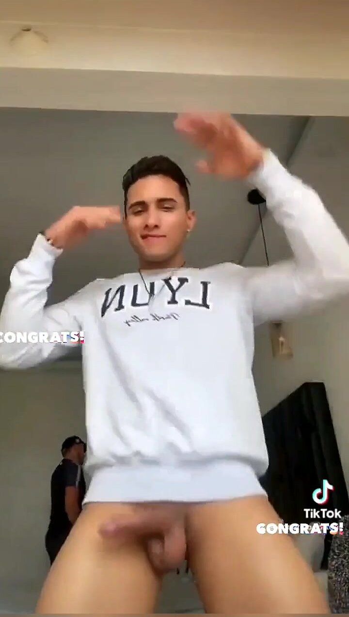 ALEJO Colombiano Baila Con Su Chimbo Afuera...SEMEN