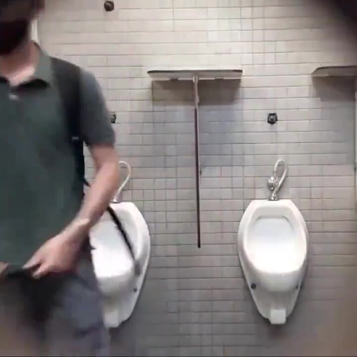 Spied in public toilet - video 2