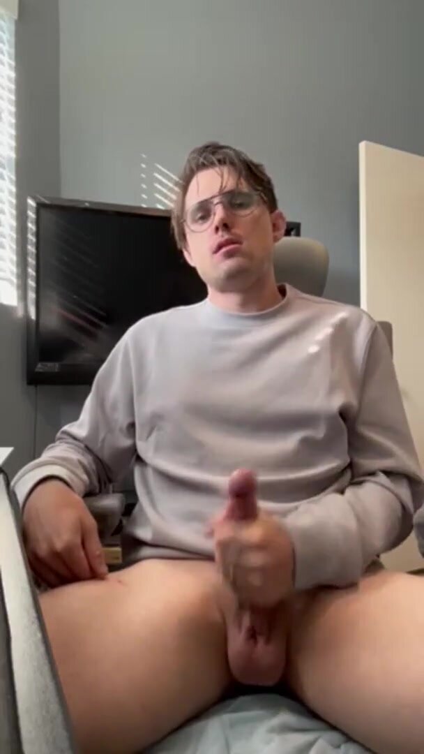 Gamer cums at desk