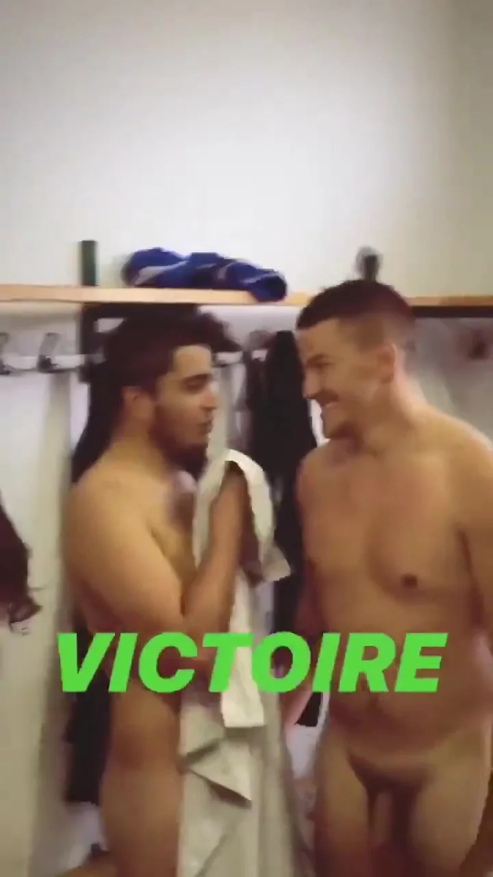 Teammates celebrate victory in locker room - ThisVid.com