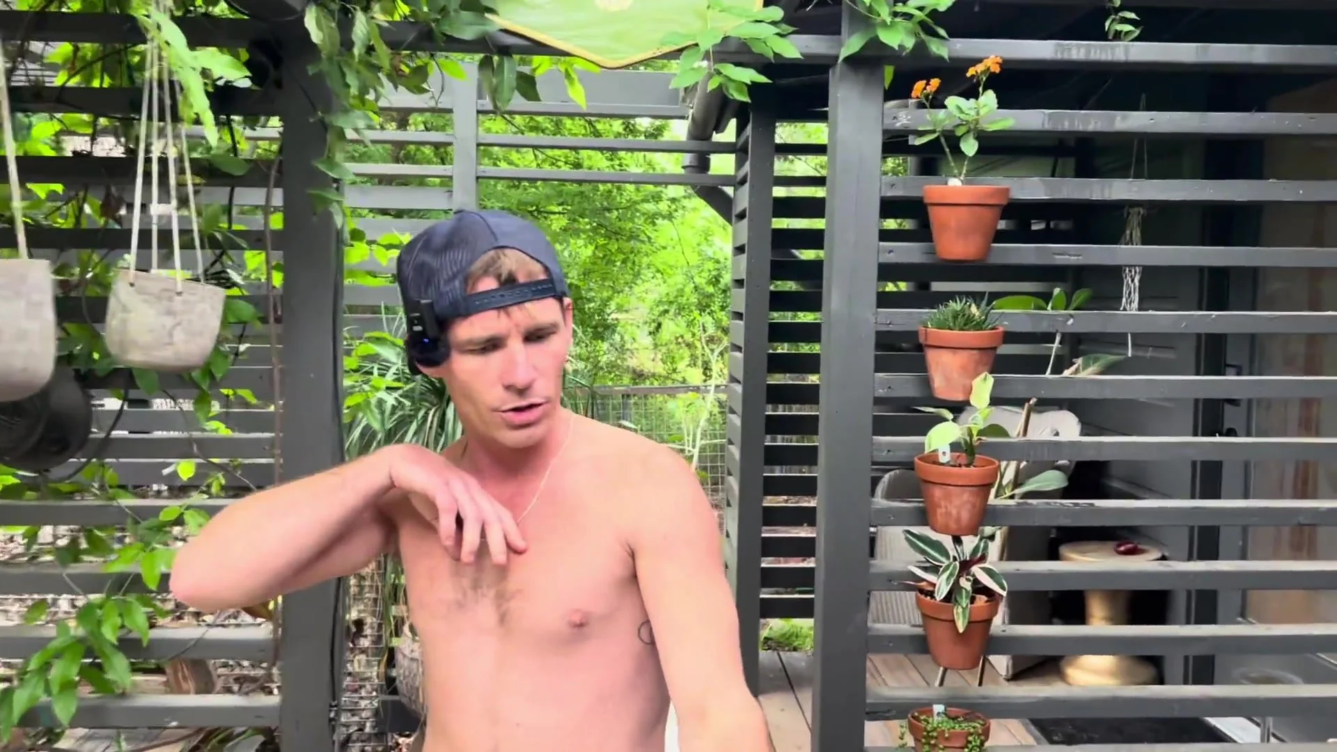 World Naked Gardening Day tour - ThisVid.com em inglês