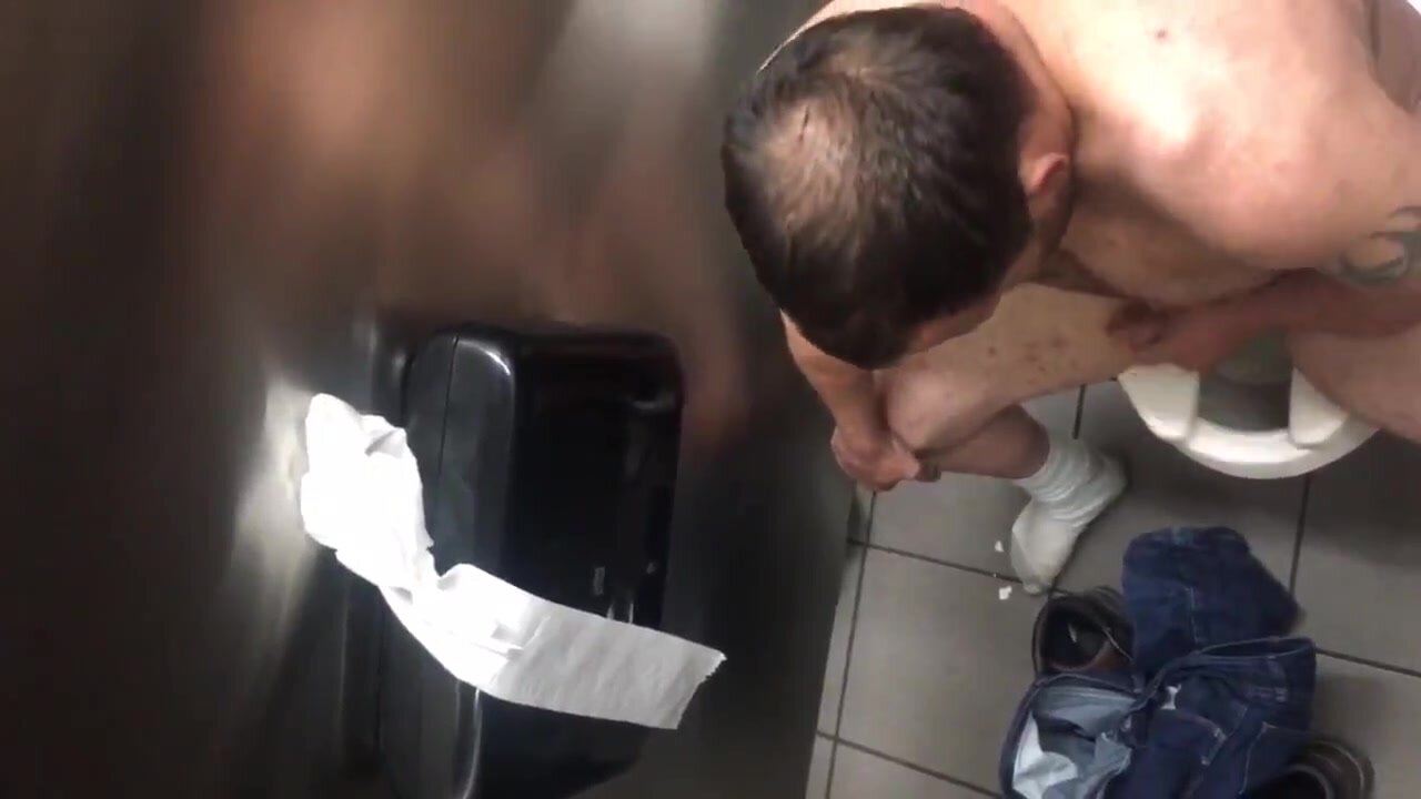 Trucker jacking in stall