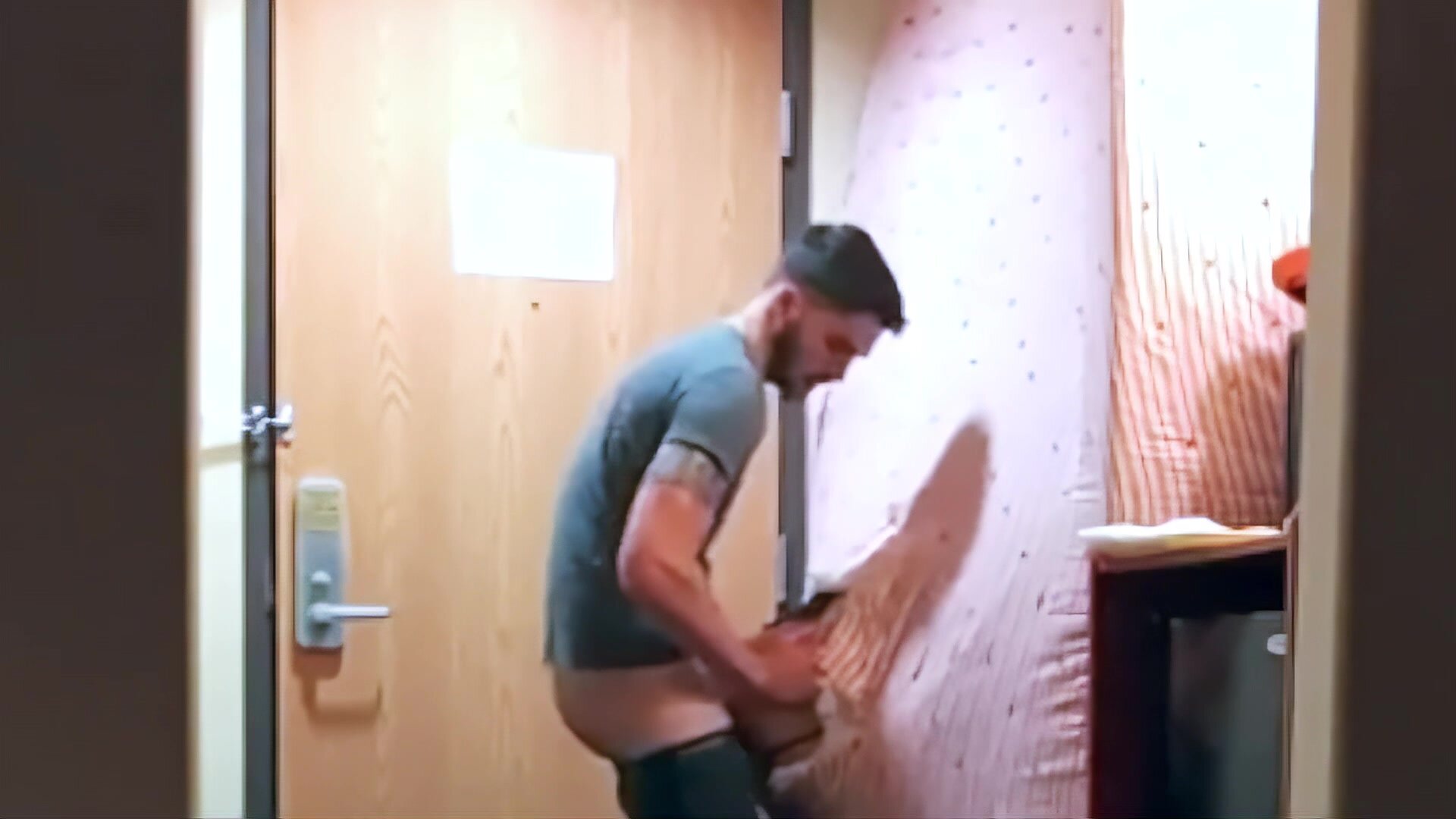 Str8 anon fit stud top breeds slut at hotel gloryhole