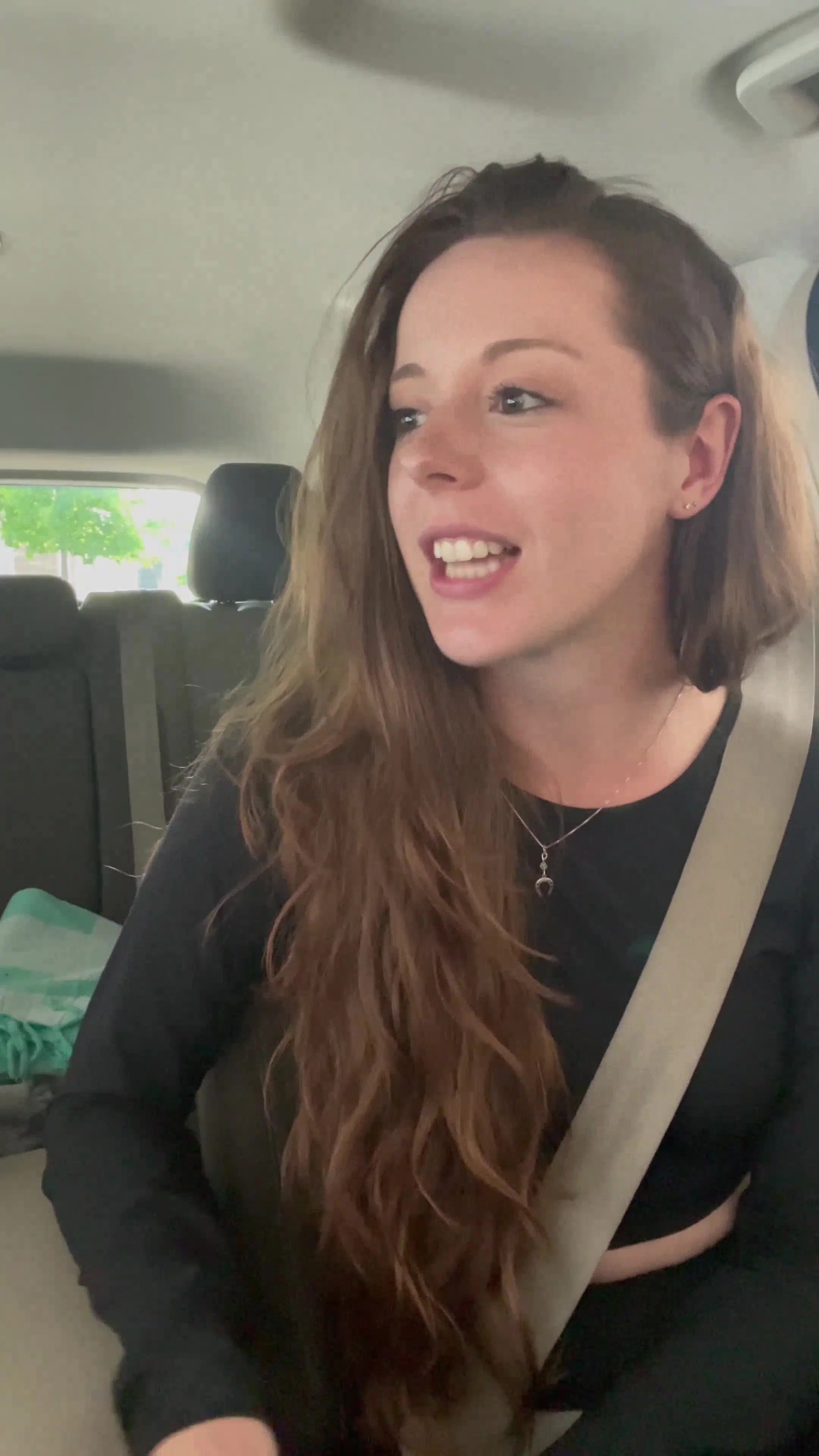 Video: Girl goes through drive-thru with vibe in - ThisVid.com