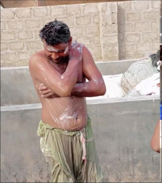 Paki daddy bathing