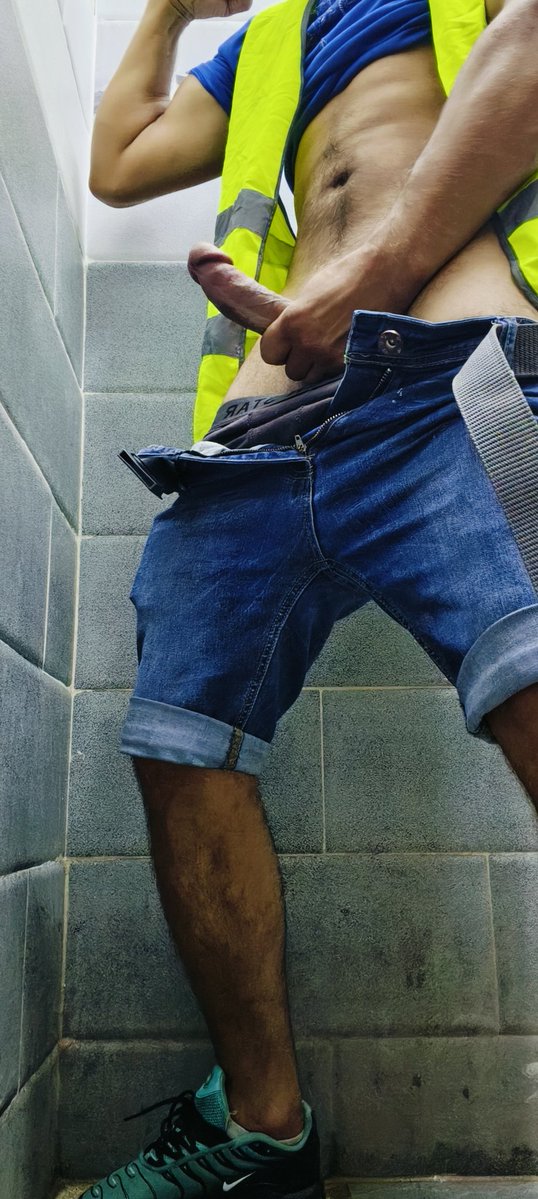 ALGERIAN SCALLY SHOW HIS DICK AND TN\