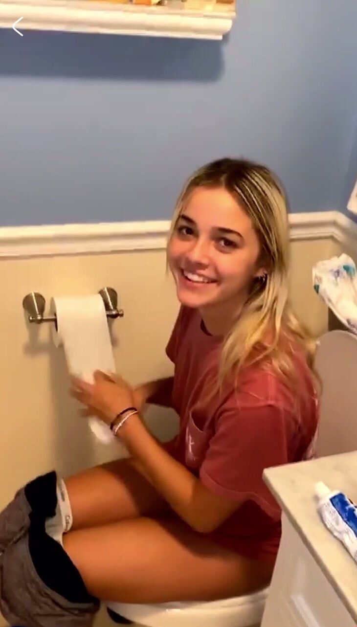 celeb peeing porn Celebrity Moments: Famous Girl Pissing on Toilet - ThisVid.com