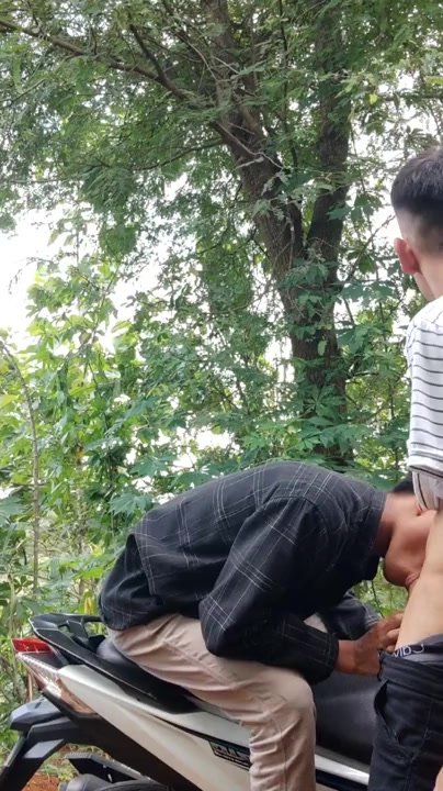 Thai motobiker fucks BF