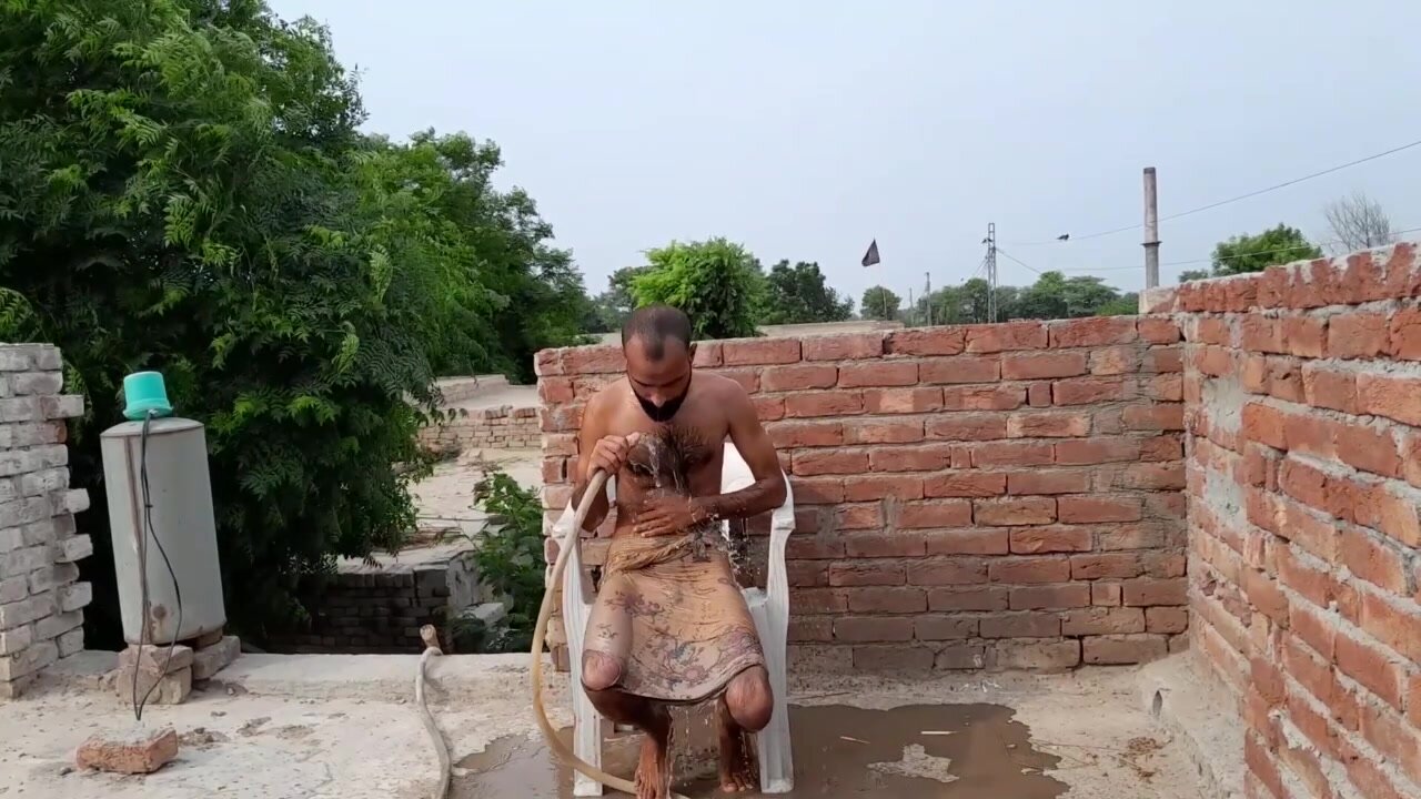Paki bathing - video 9