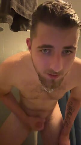 Cute Str8 Boy cums in the shower