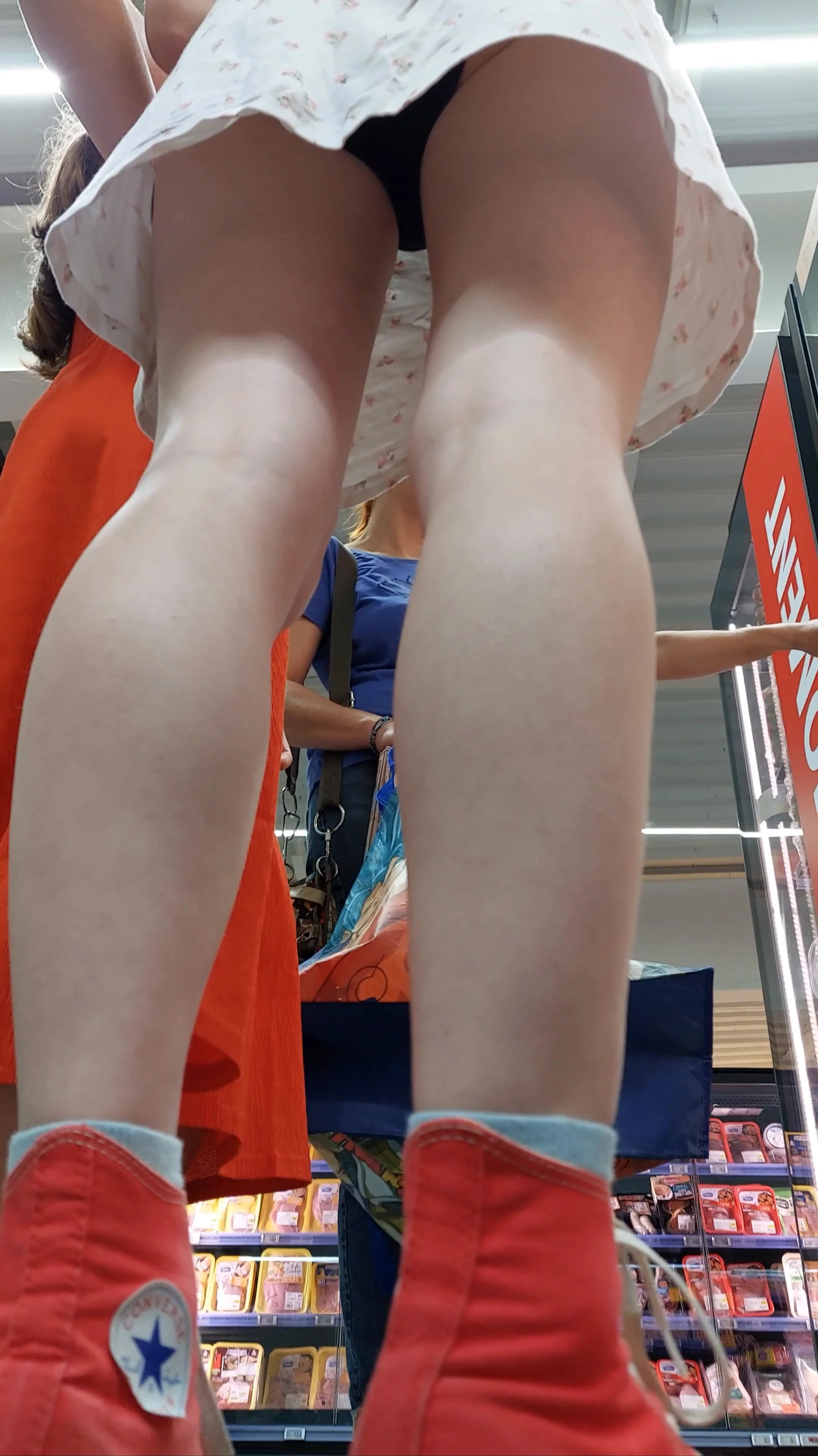 Upskirt Teen In Store - ThisVid.com