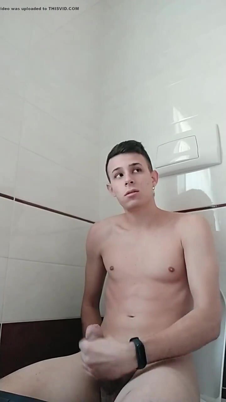 Teenager Masturbating in the Bathroom Until He Cums