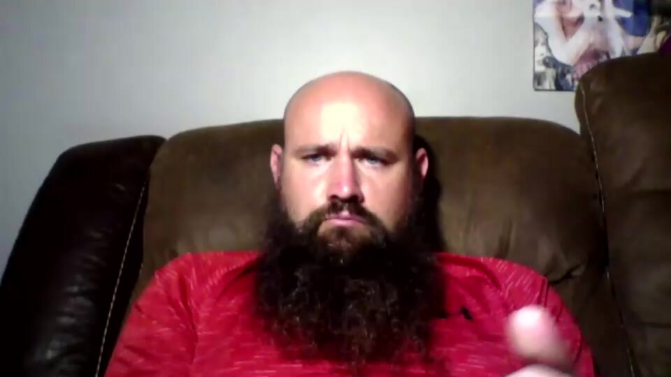Southern Guy Cums On His Beard