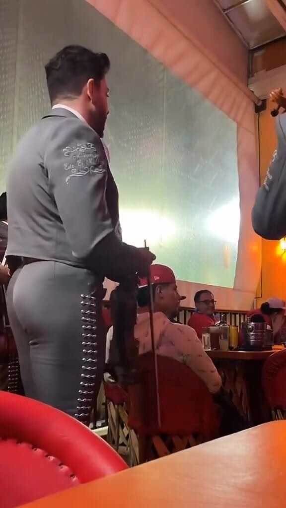 Mariachi nalgon