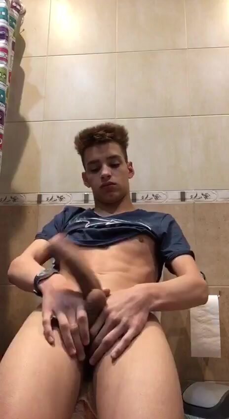 Sexy dude bust a fat nut