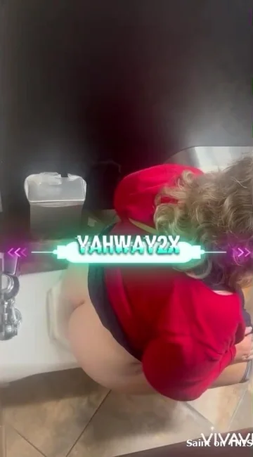 White pawg blowing up the bowl ThisVid com 