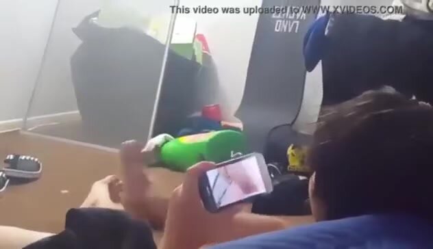 Filmando amigo na punheta