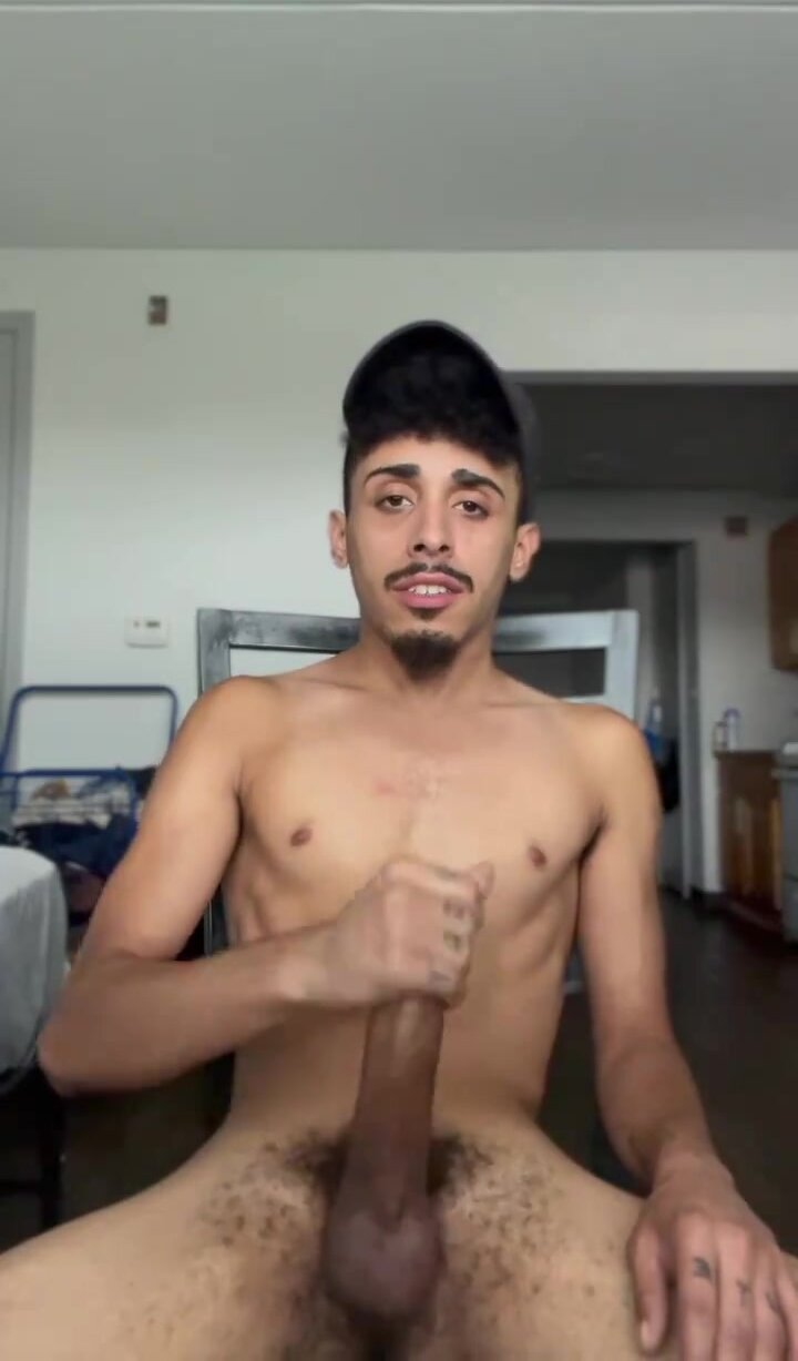 HOT LATINO SQUIRTS CUM ONTO HIS BEARD