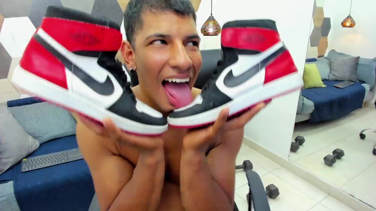 Guy goes crazy at Cam 25
