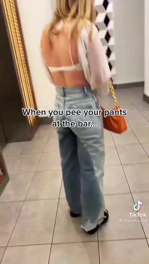 Pee at bar 1 - ThisVid.com