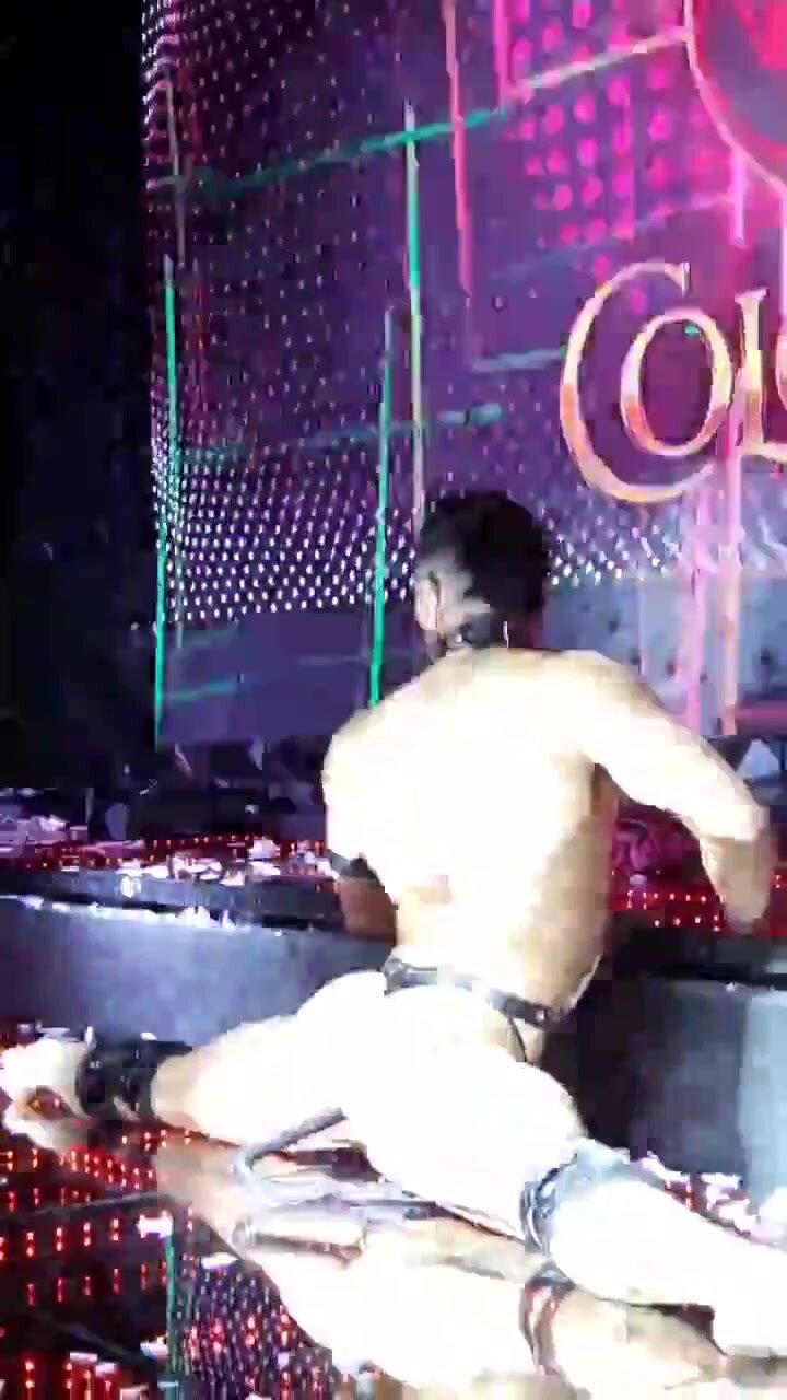 Male stripper plays with his butthole during performanc