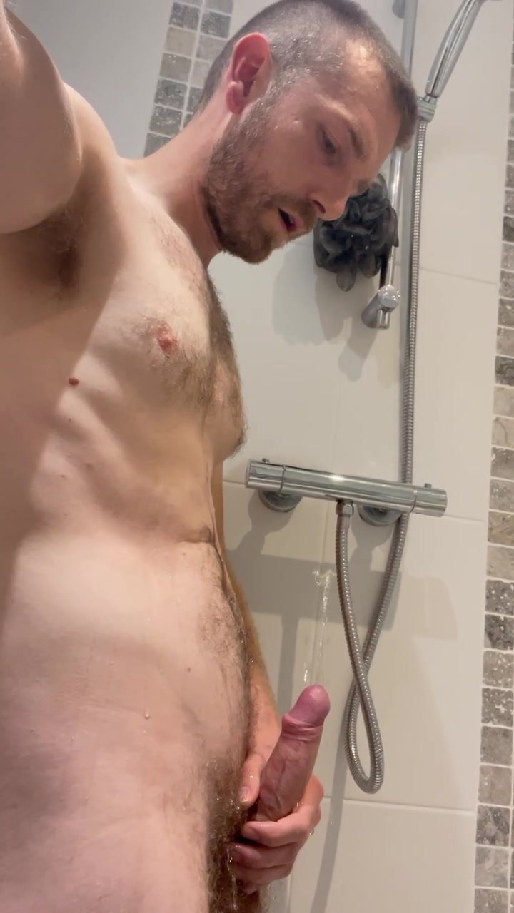 Otter pissing on his body