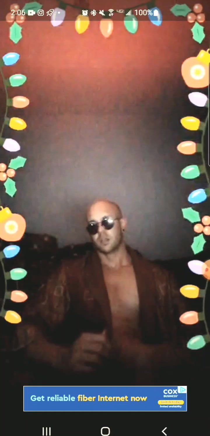White guy shows off fat cock on Kik live