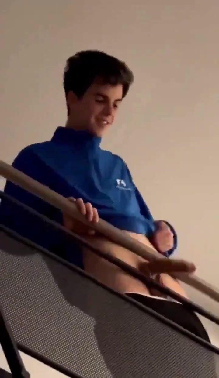 Str8 hung boy with hardon in stairway