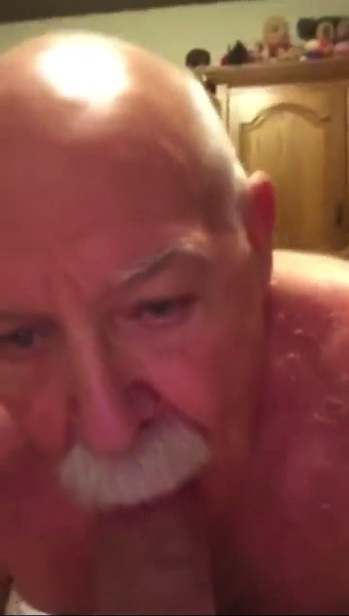 Mature man sucks cock