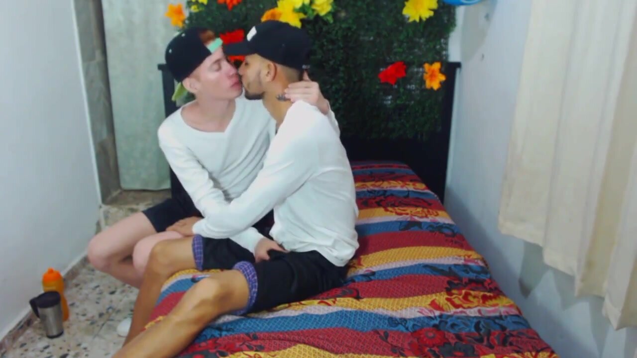 Gay Twink Seduces Str8 Friend