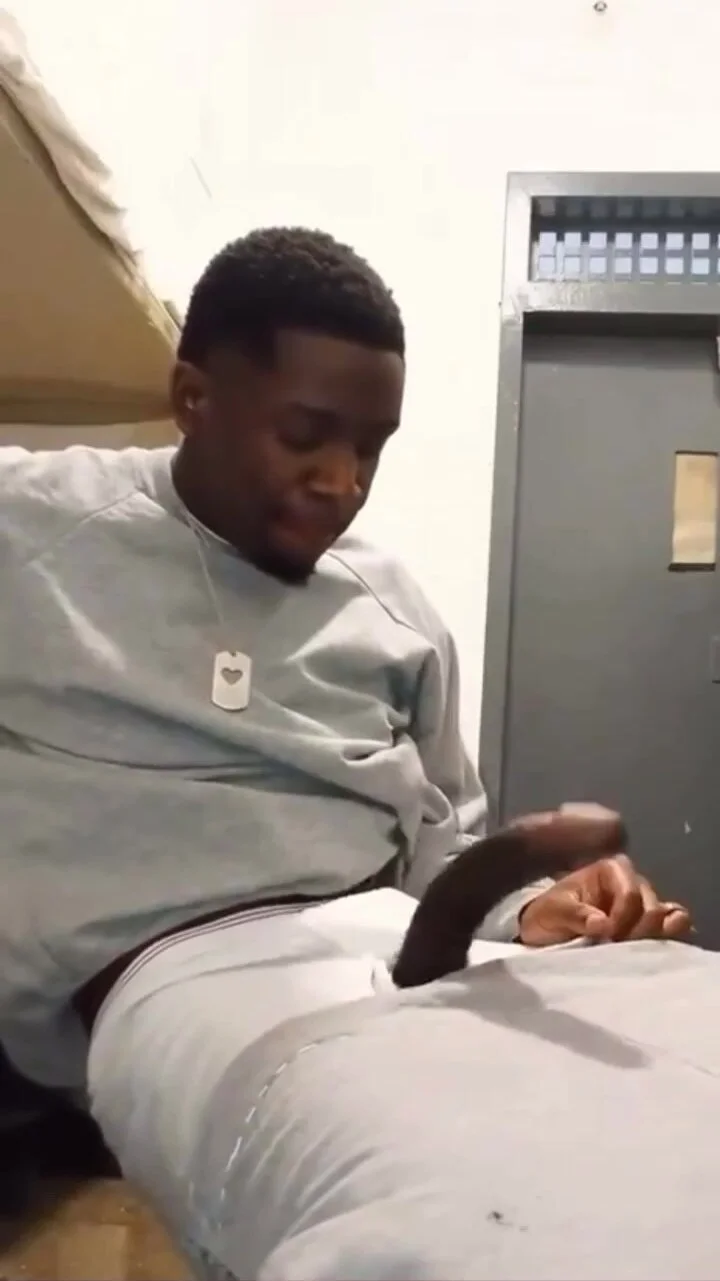 Jerking off his huge BBC in prison - ThisVid.com