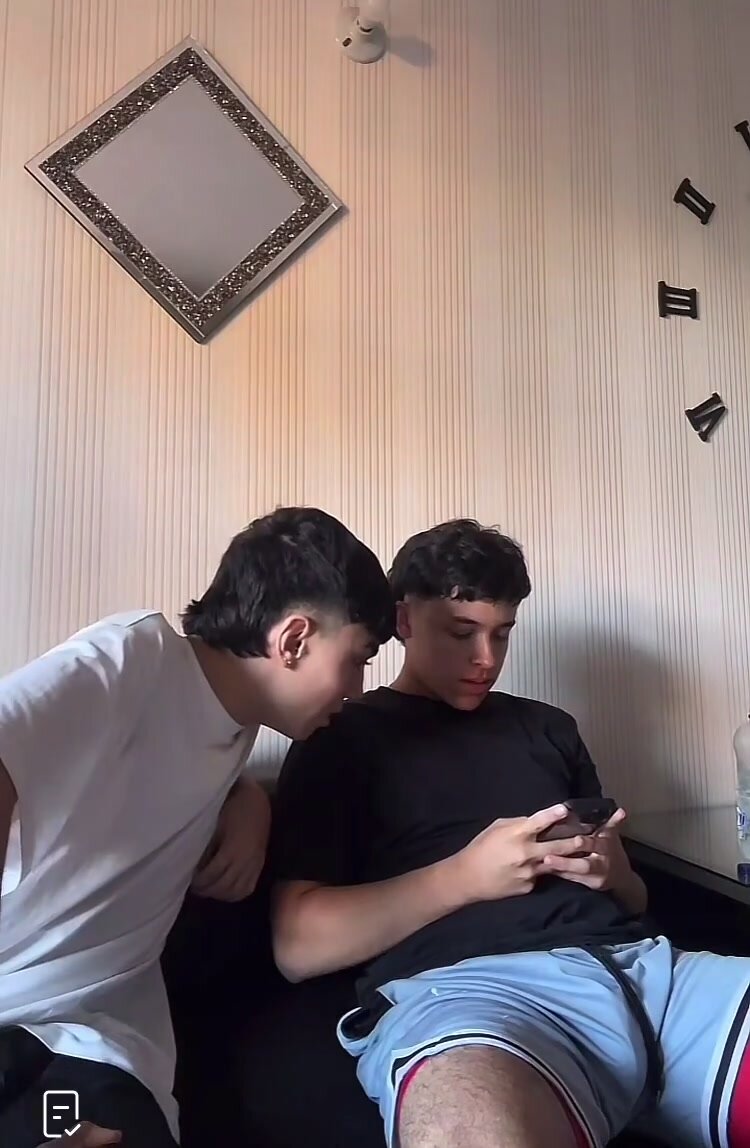 Straight friends bulge - ThisVid.com