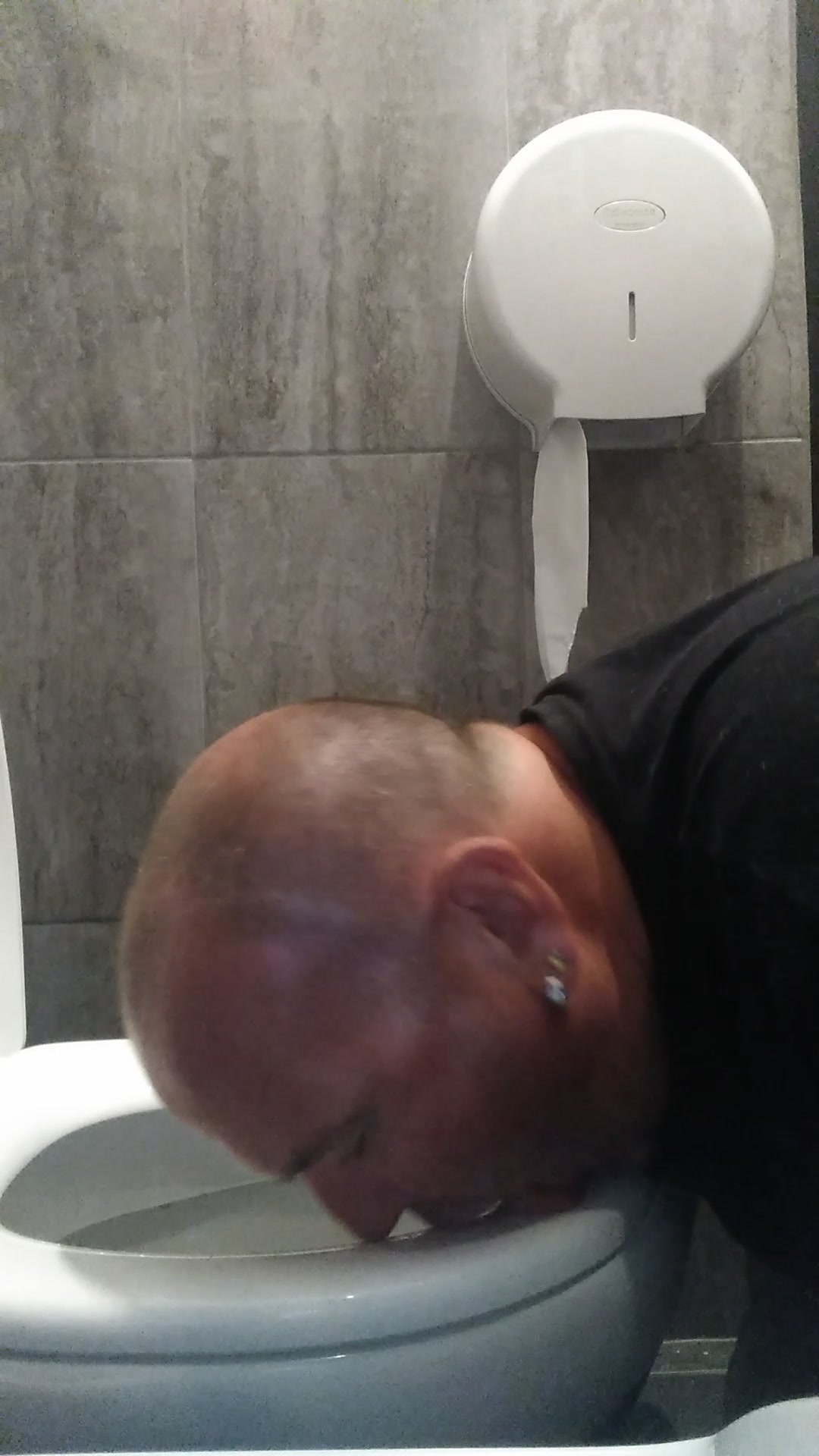 Toilet licking - video 8