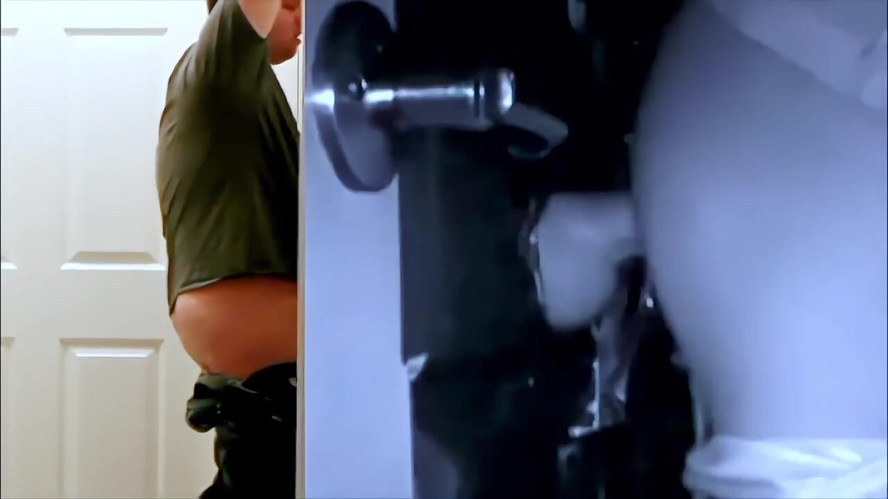 Thick str8 top dumping load in fag at gloryhole