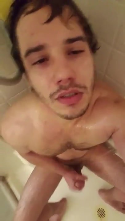 Guy wanks it in shower