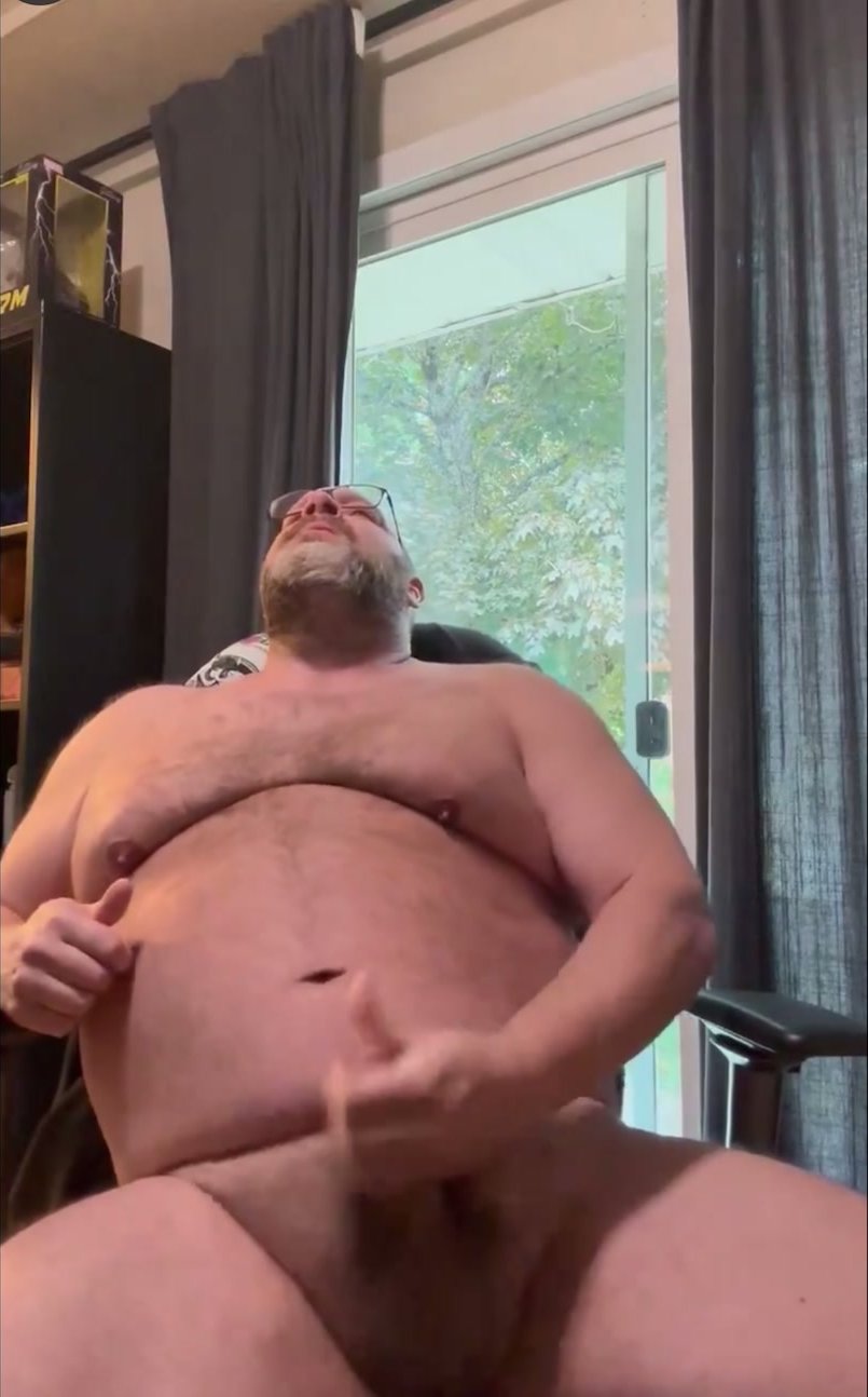 Fat white bear cums
