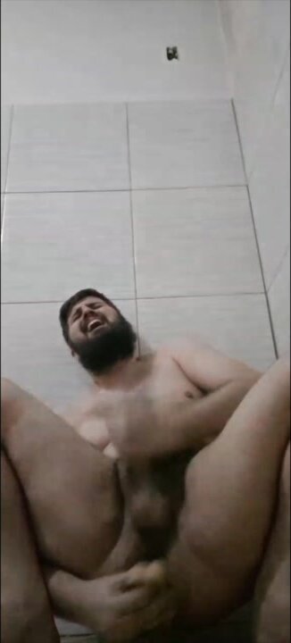 Chubby brazilian bottom rides dildo, bates and cums