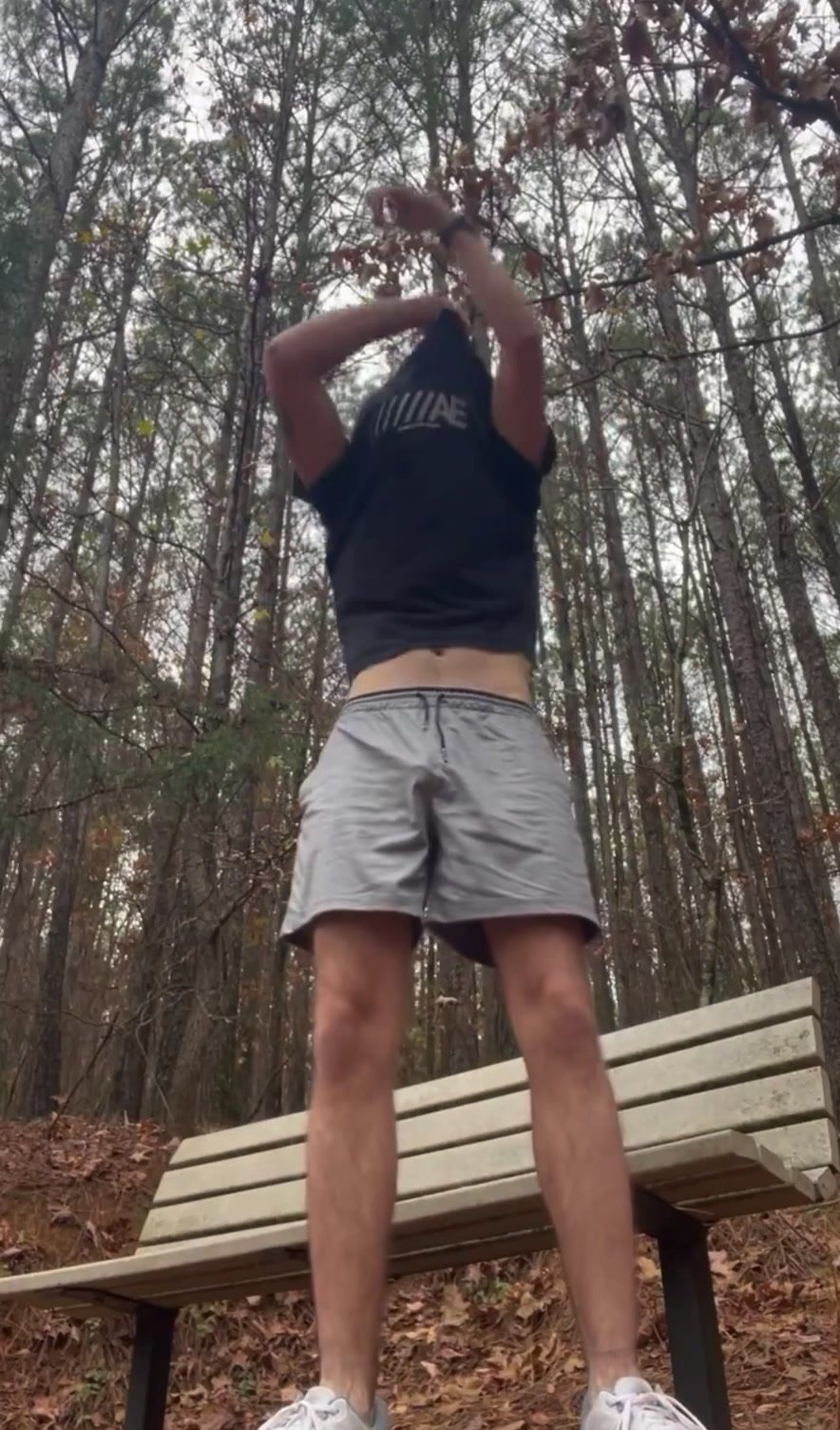 Exhib man gets naked outdoor - risky