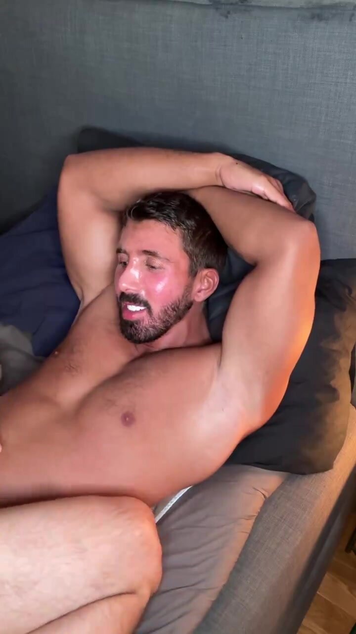 Hot guy gets a cum facial
