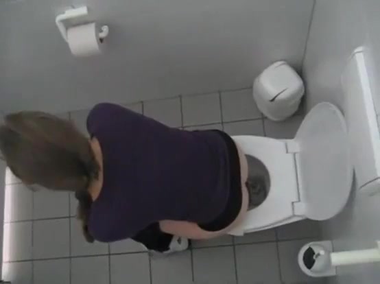 Girl pooping in toilet - video 6