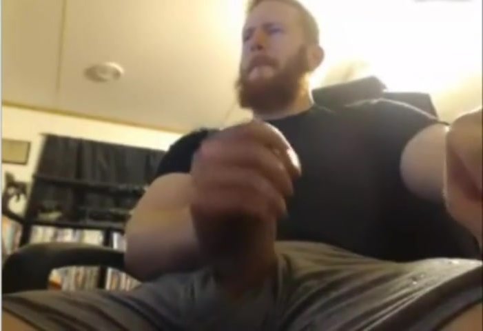Ginger hunk masturbates his thick cock