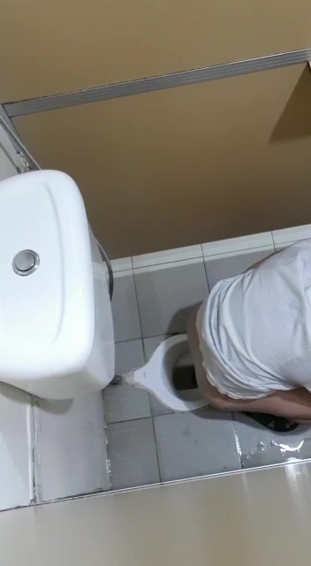 toilet spy - video 703